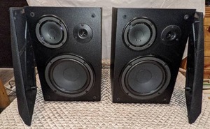 lot 11 image: Pair of Vintage Yamaha Speakers