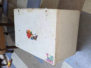 lot 101 image: Vintage Wood Toy Box