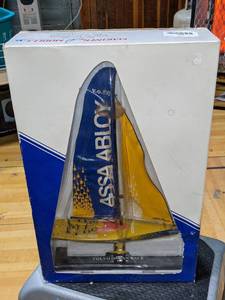 lot 107 image: Mariner Models Collectible Sailboat