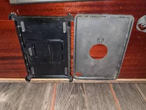 lot 153 image: Otterbox 10 x 7 Ipad Case