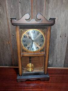 lot 14 image: Alaron 31 Day Pendulum Clock