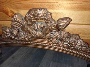 lot 27 image: Antique White Seid Products Oval Wall Mirror