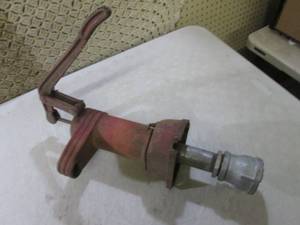 (RM3) Vintage Cast Iron Pump...