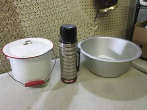 (RM5) Vintage Pot with Lid, Thermos...