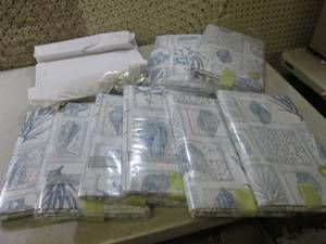 (D-3) 9 Assorted Table Covers ...