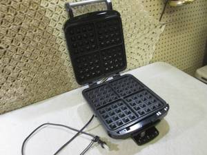 (RM4) Cuisinart 4-Slice Belgian Waf...