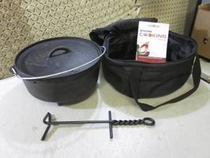 (D-4) Camp Chef Cast Iron Dutch Ove...