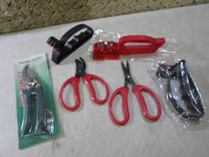 (BSB) 3 Knife Sharpeners 3 Cutters...