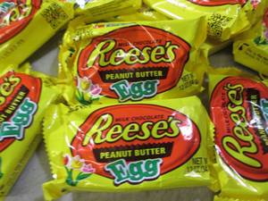 (B-2) 24 Reeses Peanut Butter Eggs ...
