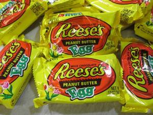 (B-2) 24 Reeses Peanut Butter Eggs ...