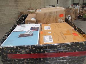 lot 418 image: WHOLESALE MIXED PALLET OF CLOSET SHELVING UNITS AND BEDROOM STORAGE SHELVES