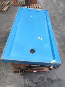lot 441 image: WHOLESALE MIXED PALLET OF BATH TUBS AND SHOWER BASE