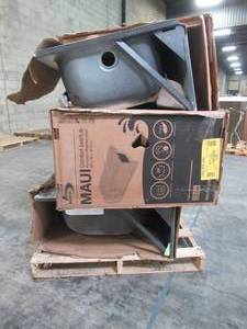 lot 442 image: WHOLESALE MIXED PALLET OF BATH TUBS
