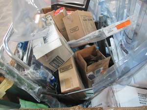lot 103 image: WHOLESALE MIXED PALLET OF GARAGE ITEMS, HOME DECOR AND COMMERCIAL SUPPLIES