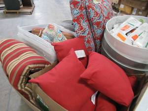 lot 105 image: WHOLESALE MIXED PALLET OUTDOOR PATIO CUSHIONS, PLANTERS AND MORE