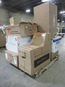 lot 107 image: WHOLESALE MIXED PALLET OF TOILETS AND SINKS