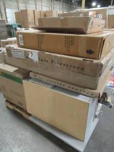 lot 325 image: WHOLESALE MIXED PALLET OF MISCELLANEOUS FURNITURE, HOME DECOR AND MORE