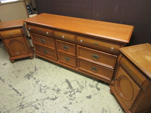 lot 210 image: LEXINGTON FURNITURE DRESSER, BEDSIDE TABLES