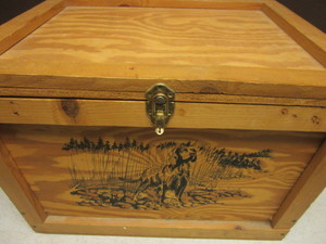 lot 214 image: THE CLASSIC BY EVENS STORAGE CRATE, WITH DOG PRINT