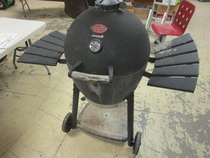 lot 217 image: AKORN CHAR-GRILLER