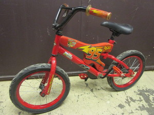 lot 232 image: HUFFY LIGHTNING MCQUEEN CHILD BICYCLE