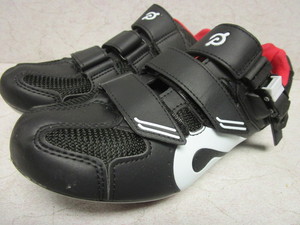lot 237 image: PELOTON BICYCLE SHOES, SIZE 40