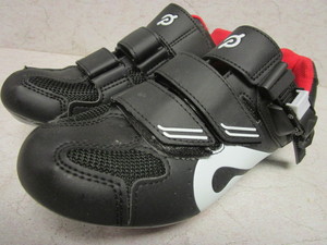 lot 238 image: PELOTON BICYCLE SHOES, SIZE 37, INCLUDES AN ADDITIONAL SHOE