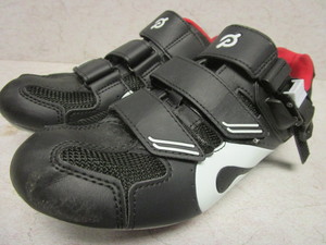 lot 240 image: PELOTON BICYCLE SHOES