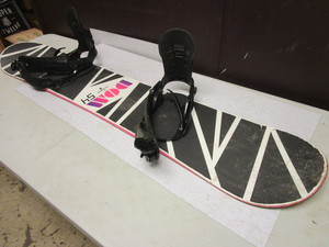 lot 243 image: BURTON DOM 54 SNOWBOARD