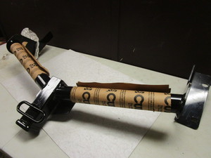lot 256 image: CURT TRAILER HITCH RECEIVER