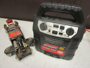 lot 258 image: SUPER START PORTABLE 12V POWER PACK, TEAM MECHANIX 2-TON JACK