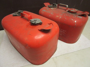 lot 260 image: OUTBOARD MARINE 6-GALLON GAS CANS