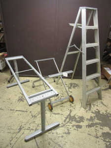 lot 261 image: ALUMINUM 6 STEP LADDER, WORK STATIONS