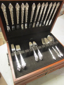 lot 290 image: INTERNATIONAL DEEP SILVER WARE, WITH CASE, 70 PCS. TOTAL