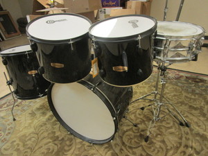 lot 292 image: GAMMON DRUM KIT, CASIO KEYBOARD