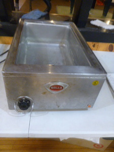 lot 18 image: Wells Food Warmer