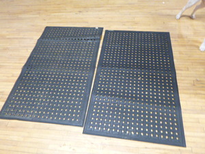 lot 37 image: 2 Anti-Fatigue Drainage Mats