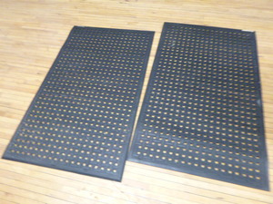 lot 38 image: 2 Anti-Fatigue Drainage Mats