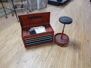 lot 80 image: Craftsman Toolbox and Mechanics Stool