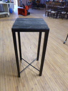 lot 82 image: Shop Stand