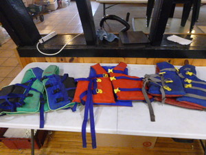 lot 101 image: 3 Life Vests