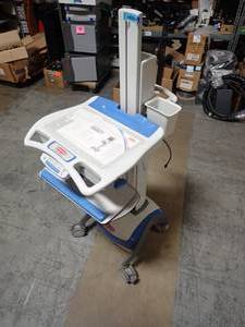 lot 39 image: Medical cart