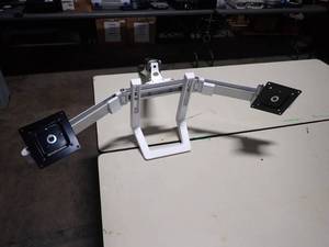 lot 86 image: duo LCD mount