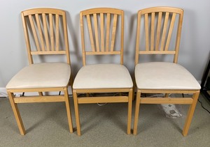 lot 89 image: Set of 3 Sturdy Stakmore Wooden Folding Chairs