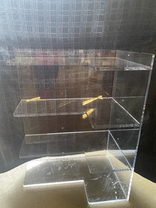 lot 20 image: Lovable Lucite Corner Piece
