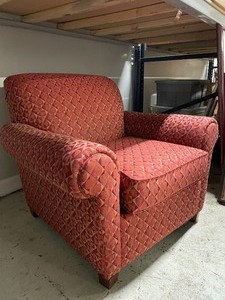 lot 26 image: Lovely Upholstered Chair