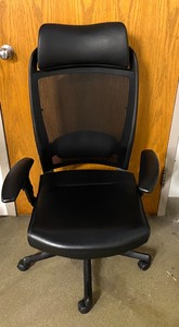 lot 25 image: Very Nice Office Chair