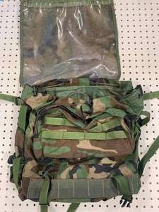 lot 79 image: Camo Pocketed Bag
