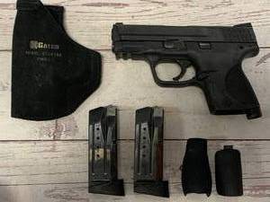 lot 81 image: Smith & Wesson M&P 9c  9mm Handgun, 2 Grips, 2 Mags, Case