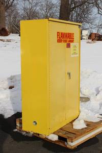 lot 13 image: Flammable Liquid Storage Cabinet